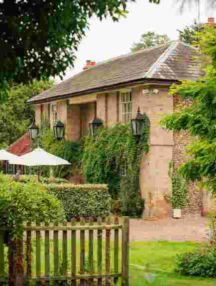 The King's Head Letheringsett — interior and exterior view 9